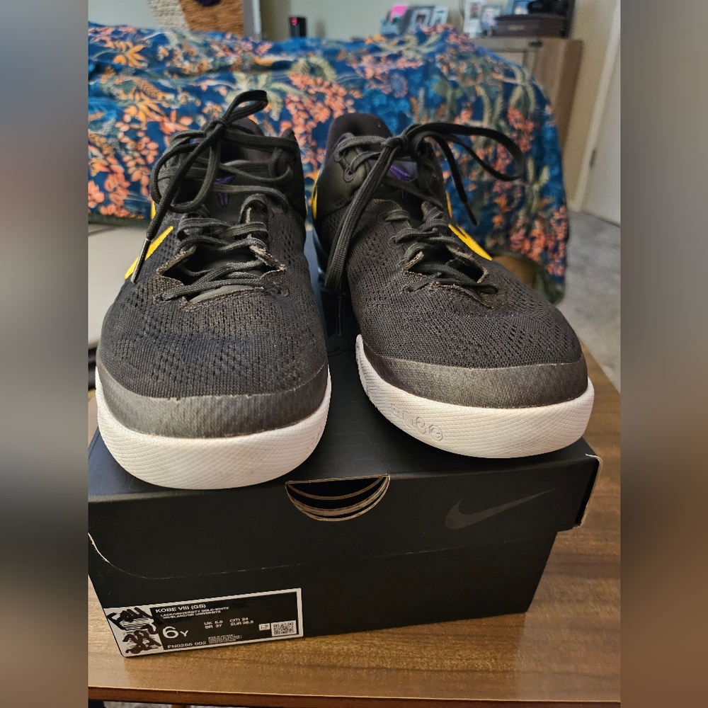 Nike Kobe VIII Protro Lakers away Size 6Y